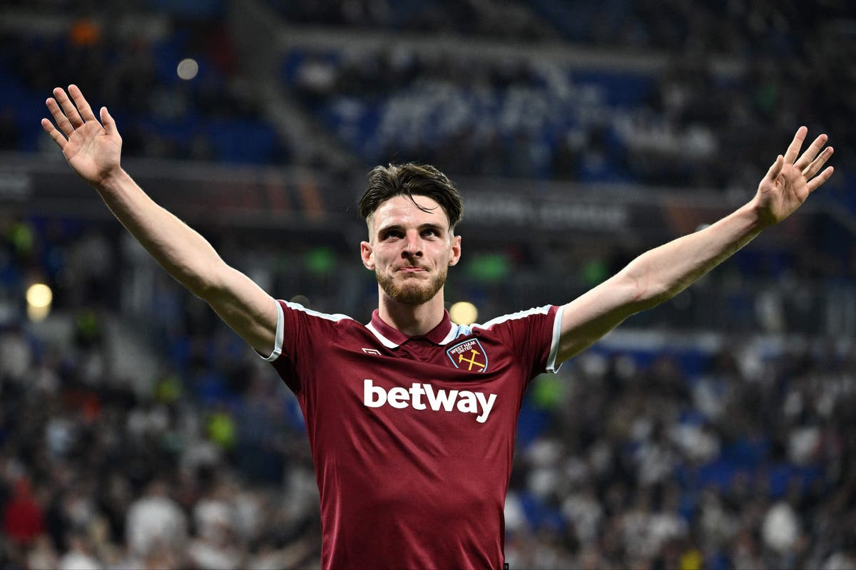 Tin bóng đá 22/4: MU chốt Declan Rice, Liverpool ký Laimer