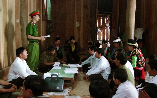 Điện Biên: Cán bộ cơ sở bám sát địa bàn, tuyên truyền về phòng chống mua bán người