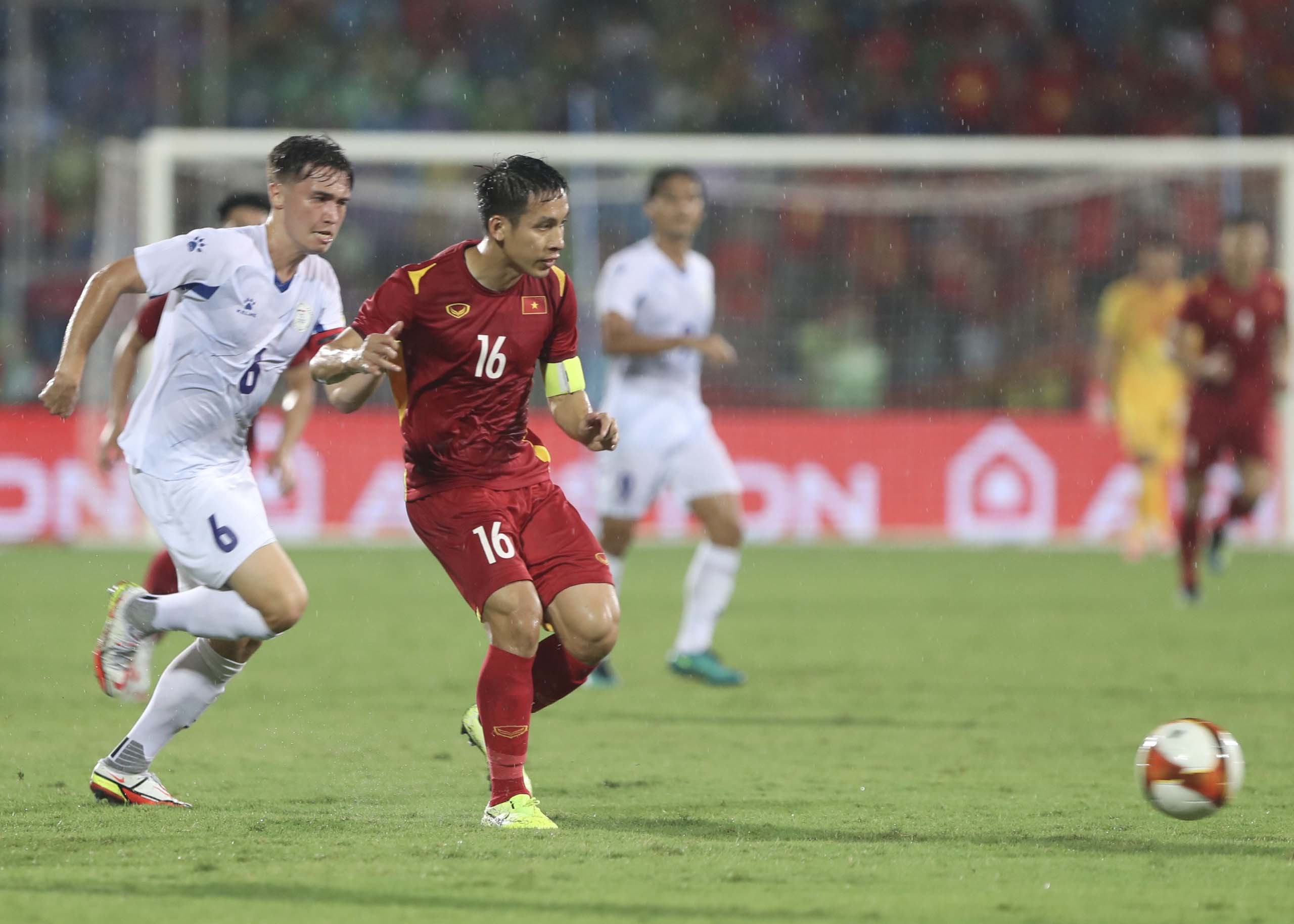 U23 Việt Nam hoà U23 Philippines, Hùng Dũng, Văn Xuân sáng nhất