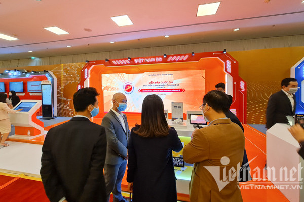 Chuyển đổi số phải hướng tới người dân, doanh nghiệp