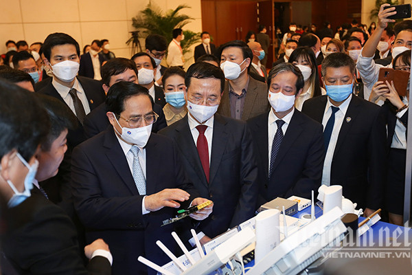 Chuyển đổi số phải hướng tới người dân, doanh nghiệp