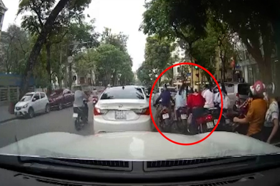 Đôi nam nữ dàn cảnh cướp giật tài sản người đi đường giữa phố Hà Nội
