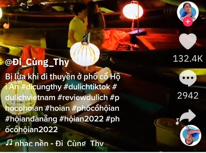 Du khách tố bị lừa khi đi thuyền thả đèn hoa đăng ở phố cổ Hội An - 2