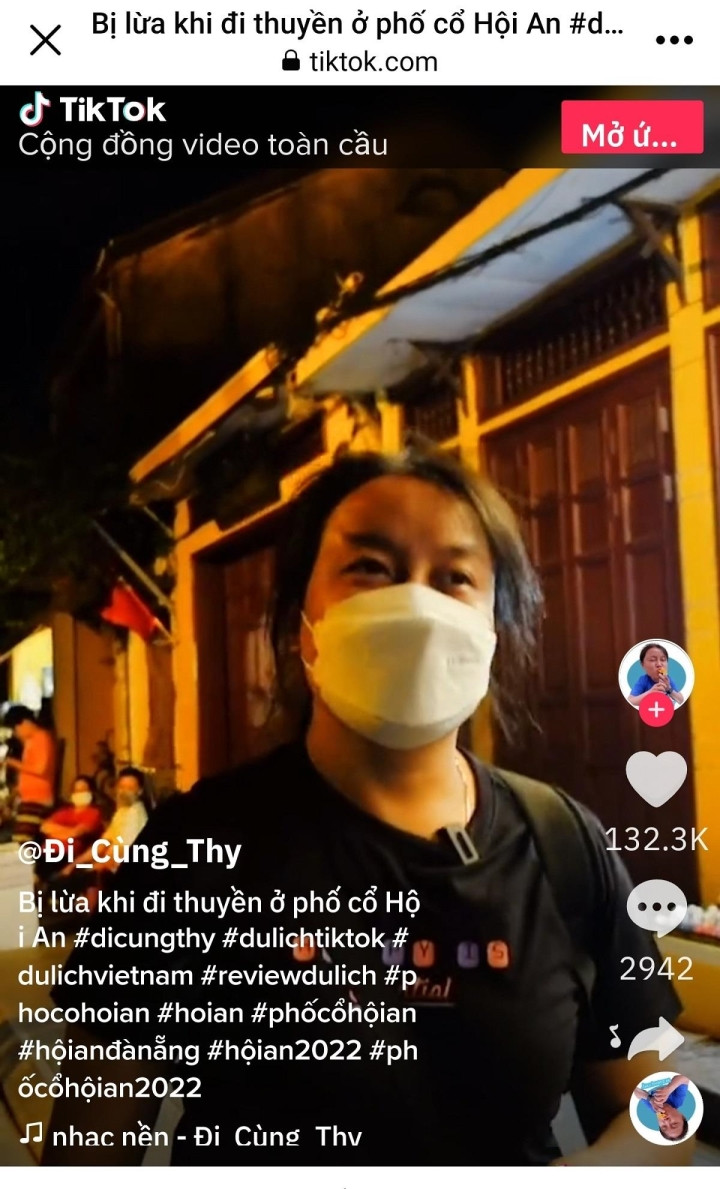 Du khách tố bị lừa khi đi thuyền thả đèn hoa đăng ở phố cổ Hội An - 1