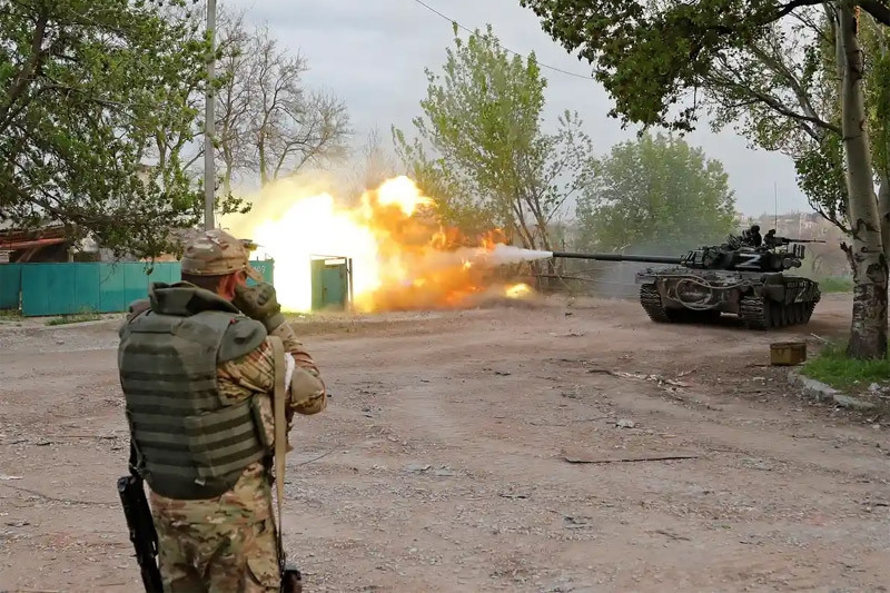 EU corrects Russia oil sanctions plan, Moscow destroys Ukraine’s large ammunition depot