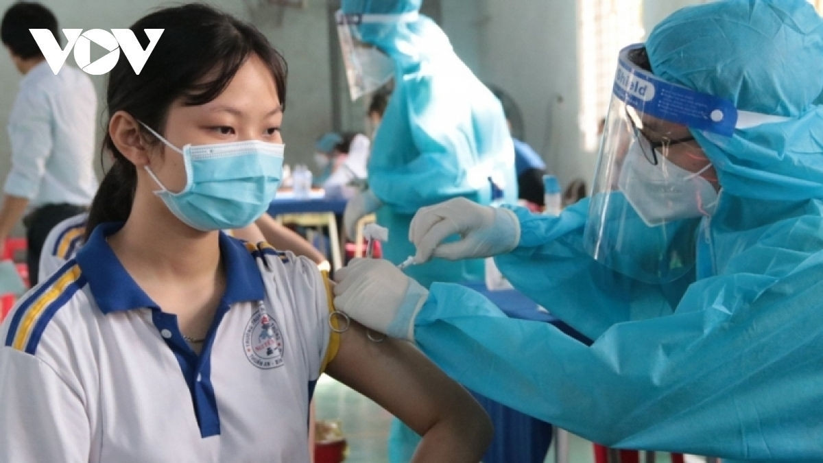 According to medical experts, mask wearing, disinfection, and vaccination are the most important factors in the current pandemic prevention measures.