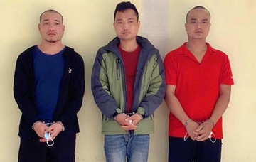 Gã đàn ông cấu kết cùng 3 người khác cưỡng đoạt tiền của bạn ở Hà Nội