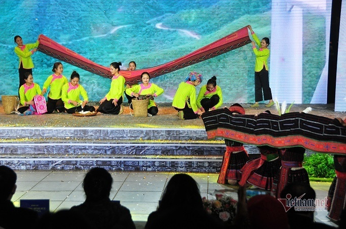 Tái hiện đám cưới người Giáy trong Tuần văn hóa du lịch Lai Châu tại Hà Nội