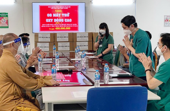 GHPGVN TP. Hà Nội tặng máy thở cho các bệnh viện tại TP.HCM