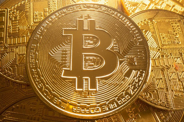 Giá Bitcoin giảm mạnh, thấp nhất một tháng qua