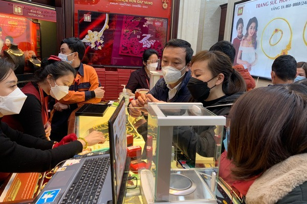 gia-vang-hom-nay-05-04-2022-van-leo-thang