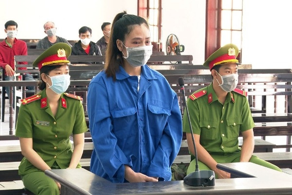 Giết chồng 'hờ' vì thấy nói chuyện điện thoại với người phụ nữ khác