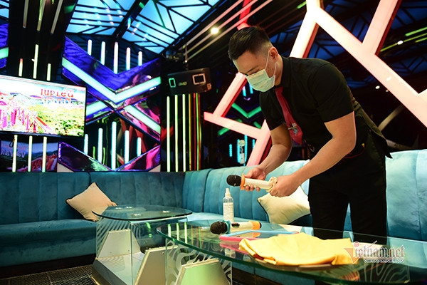 Hà Nội cho mở lại quán karaoke, massage, bar từ 0h ngày 8/4