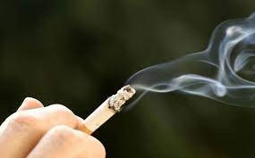 Smoking in public will be denounced via mobile app
