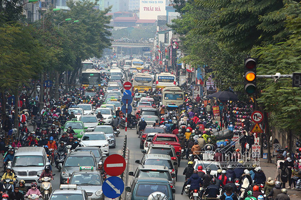 Hà Nội cấm xe máy: Ai cho tôi làm người đi bộ?