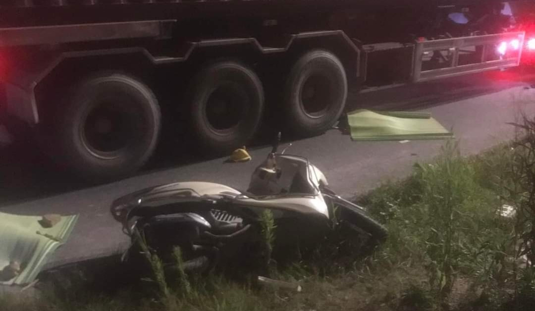 Mother and daughter in Hai Duong died after a collision with a container truck