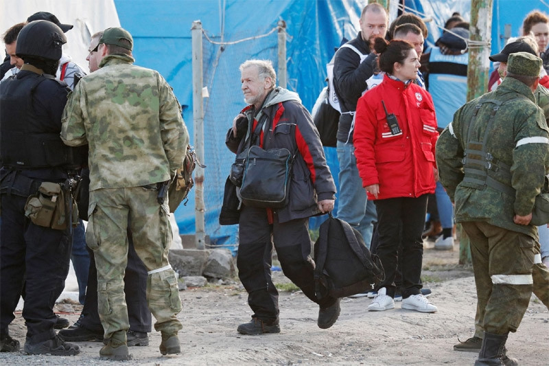 Hàng chục dân thường Ukraine được giải cứu khỏi 'pháo đài cuối cùng' ở Mariupol
