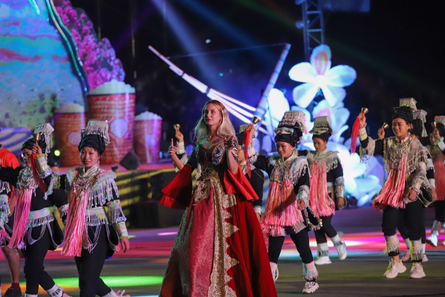 Hàng ngàn du khách đổ về đêm khai mạc Tuần Du lịch - Văn hóa Lai Châu 2022
