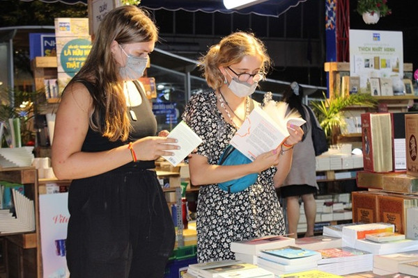 Thousands of people respond to Vietnam Book Day
