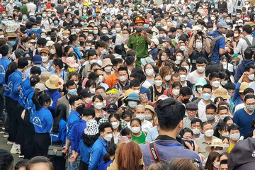 Hàng trăm nghìn người đổ về Đền Hùng dự Giỗ Tổ Hùng Vương