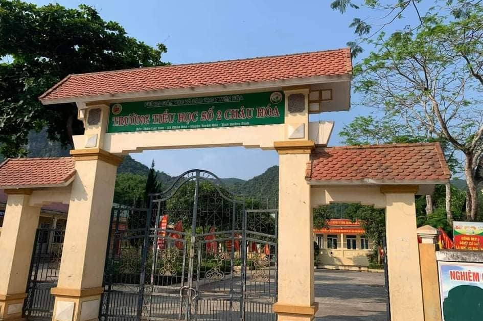 Principal of Quang Binh accused of carrying the school’s red book for loan sharking ‘is panicking’