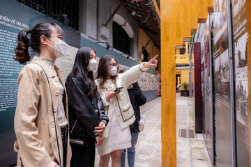 Hoa Lo Prison sees sold-out tours after innovative service debuts