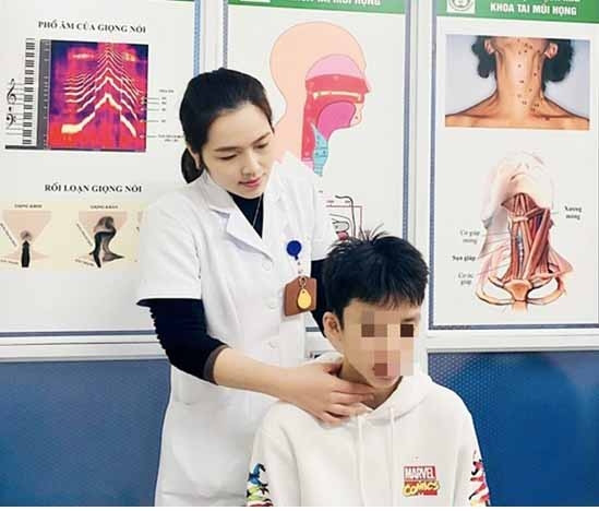 Hoang mang vì con trai sau dậy thì lại đổi giọng “mai mái”