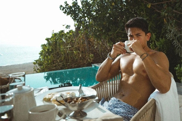 Hoàng tử Brunei đẹp trai, giàu có tuyển vợ