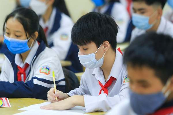 Học sinh lớp 10, 11, 12 thành phố Hà Nội được trở lại trường học trực tiếp