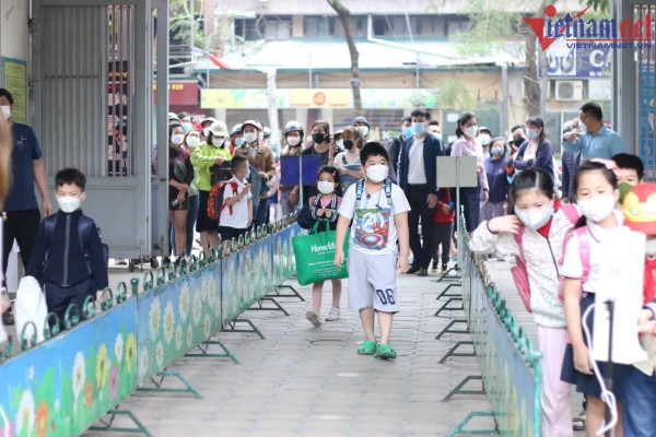 Học trò lớp 1 'òa khóc nức nở', tác phong như mẫu giáo