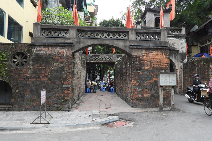 Hồi ức Hà Nội - những tiếng guốc gõ nhẹ trên vỉa hè vọng vào nhà