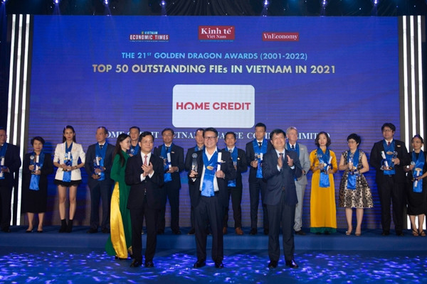 Home Credit Việt Nam nhận giải thưởng Rồng Vàng lần thứ 8