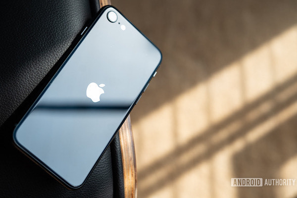 Apple loại iPhone SE 2020 khỏi danh mục sản phẩm trên trang bán hàng