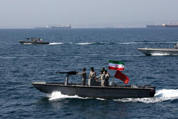 Iran bắt giữ tàu ngoại quốc ở Vịnh Ba Tư