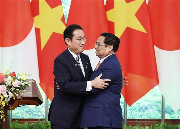Japanese PM concludes successful visit to Vietnam hinh anh 1