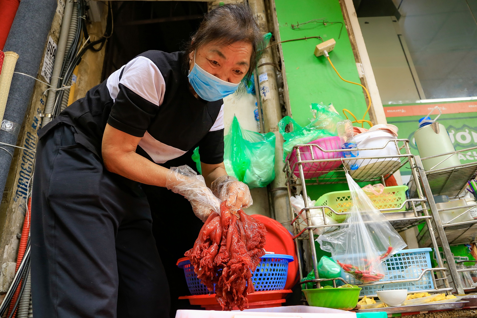 hang sua do hut khach Ha Noi anh 4