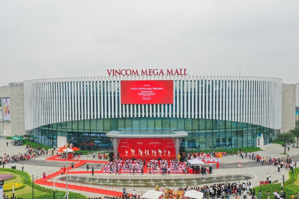 Opening the new generation shopping center Vincom Mega Mall Smart City