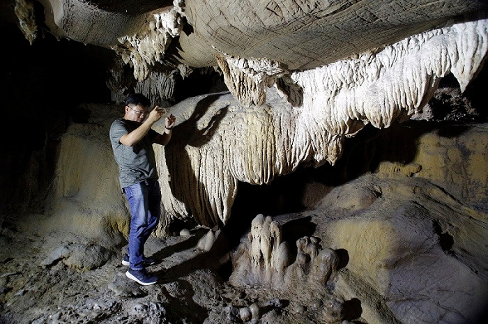 Hang nhũ thạch trăm năm tuổi 'bí ẩn', nằm sâu 100m dưới lòng đất ở Quảng Nam