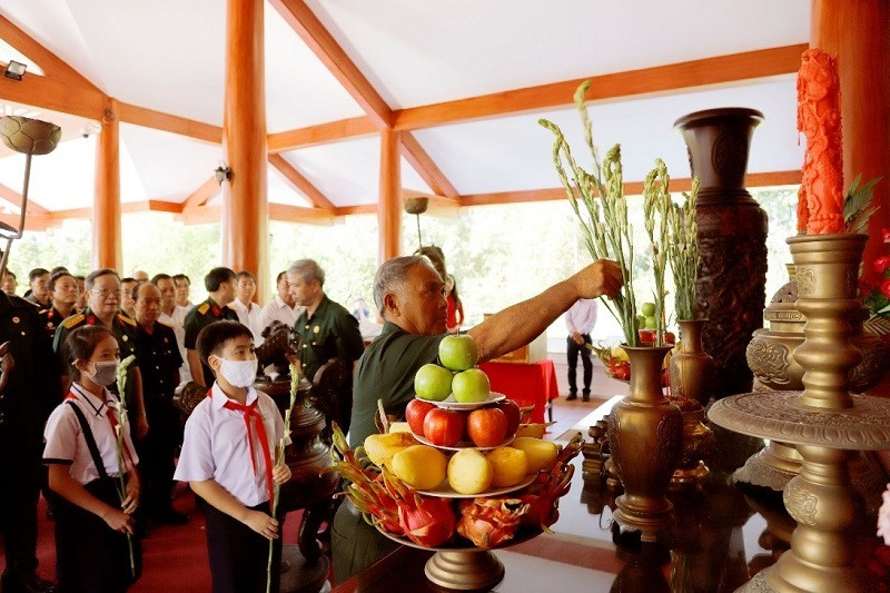 Khu Tưởng niệm Chủ tịch Hồ Chí Minh: Diễn ra các hoạt động kỷ niệm 46 năm Ngày thống nhất