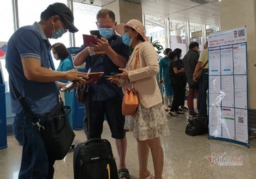 Kiến nghị dừng khai báo y tế với người nhập cảnh qua sân bay Tân Sơn Nhất