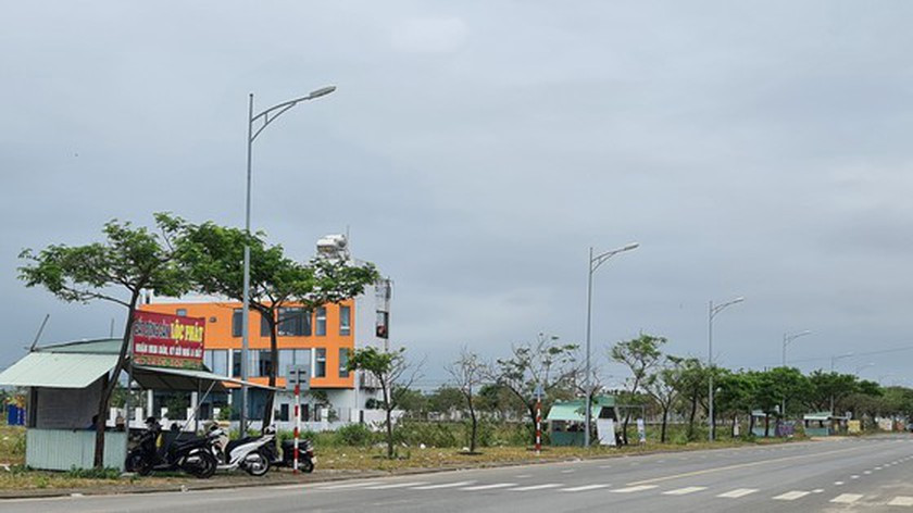 Land fever wreaking havoc on Central Vietnam ảnh 2