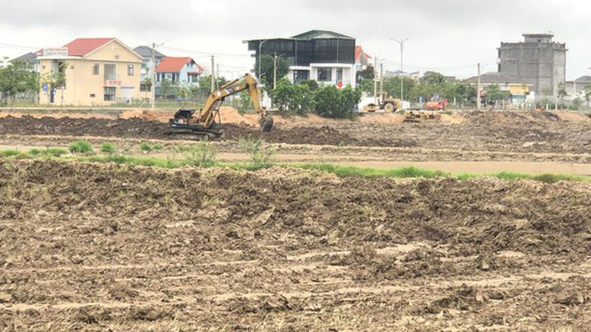 Land fever wreaking havoc on Central Vietnam ảnh 1