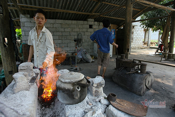 Làng rèn dao kéo nghìn tuổi của người Nùng