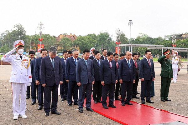 Lãnh đạo Đảng, Nhà nước viếng Chủ tịch Hồ Chí Minh nhân 47 năm Ngày thống nhất đất nước