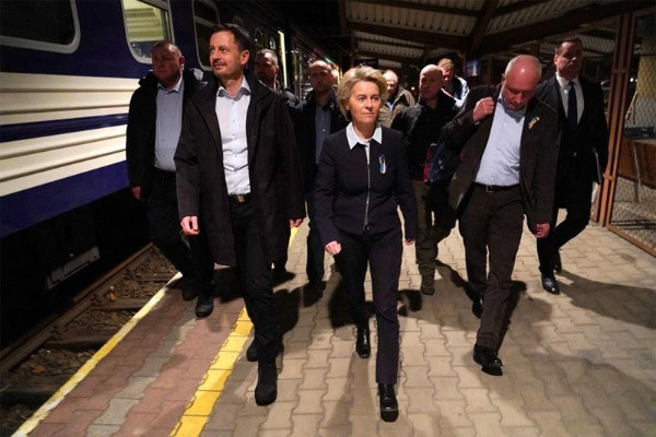 Lãnh đạo EU đến Kiev, Nga bác cáo buộc tấn công ga tàu Ukraine