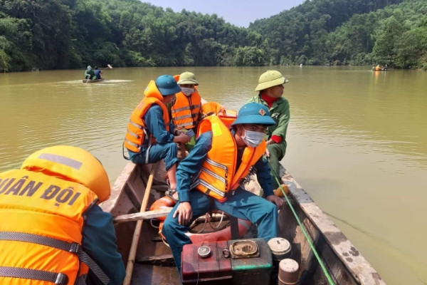 Lật thuyền giữa đập nước, một người đàn ông mất tích