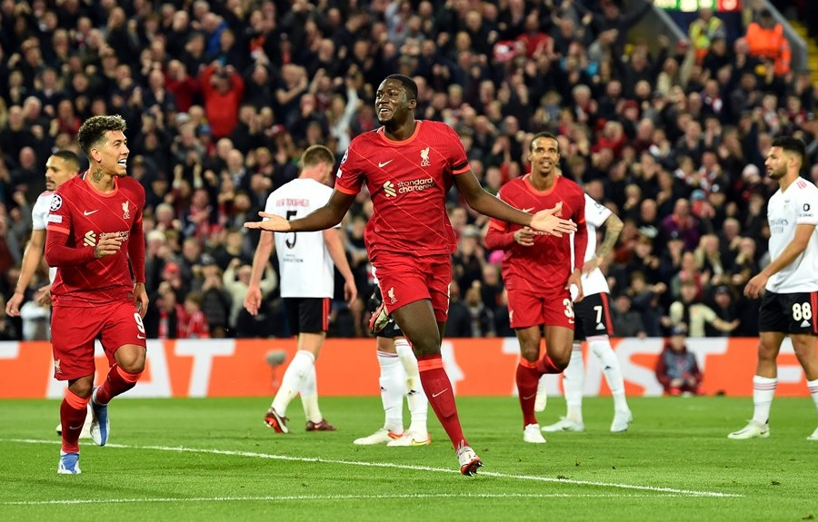 Liverpool vào bán kết sau màn rượt đuổi siêu kịch tính