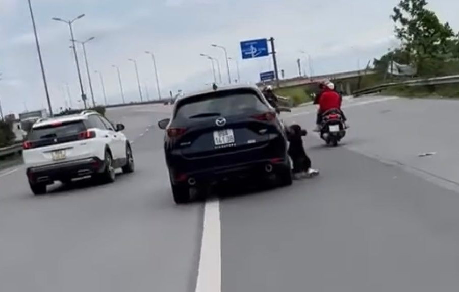 Lời khai của lái xe ô tô kéo lê người phụ nữ trên đường tại Hà Nội