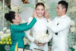 Lý Bình mang 88 lượng vàng và kim cương 2 tỷ hỏi cưới Phương Trinh Jolie