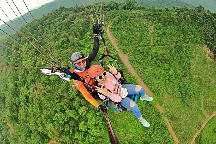 Màn cầu hôn giữa không trung đầu tiên ở Việt Nam: Lãng mạn và đẹp như phim